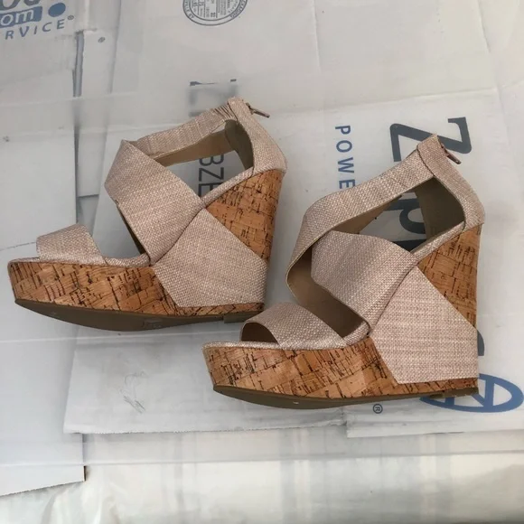 BCBG BCBGENERATION wedge platform sandal - Picture 4 of 13